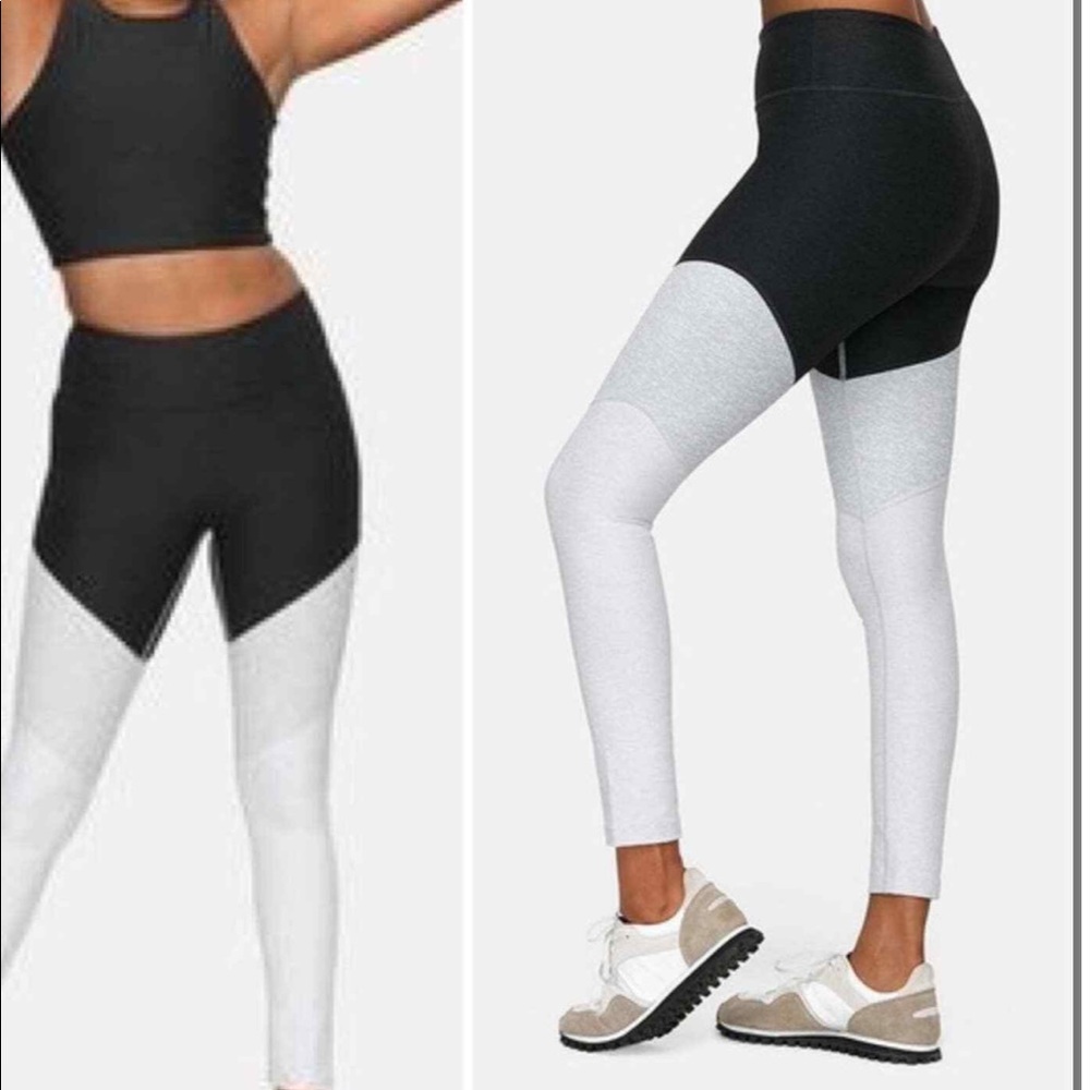 Outdoor Voices  7/8 Springs Leggings 
Charcoal/Dove/Cloud